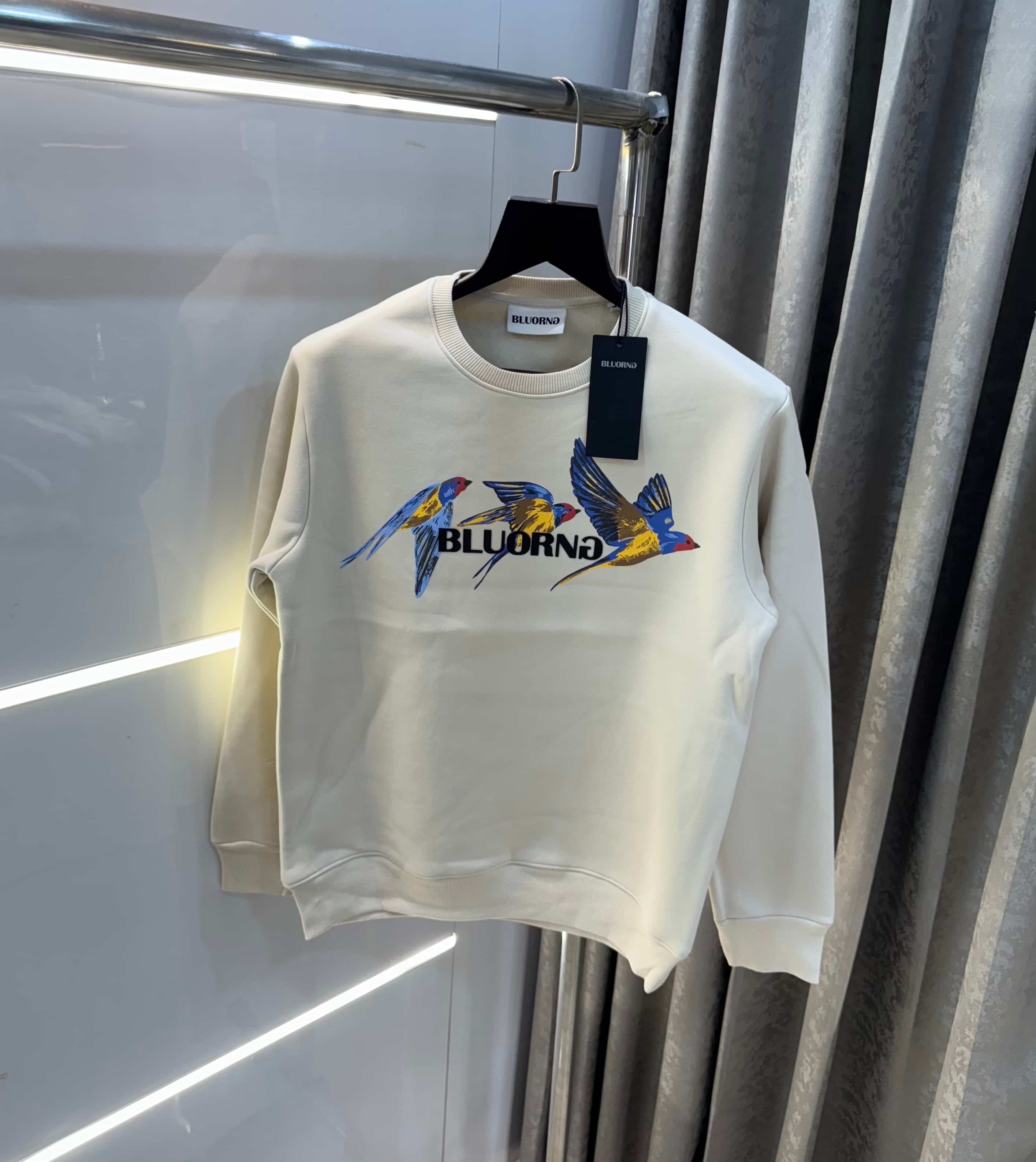 Bluorng Cream EmbO-sSed Logo Premium Sweatshirt