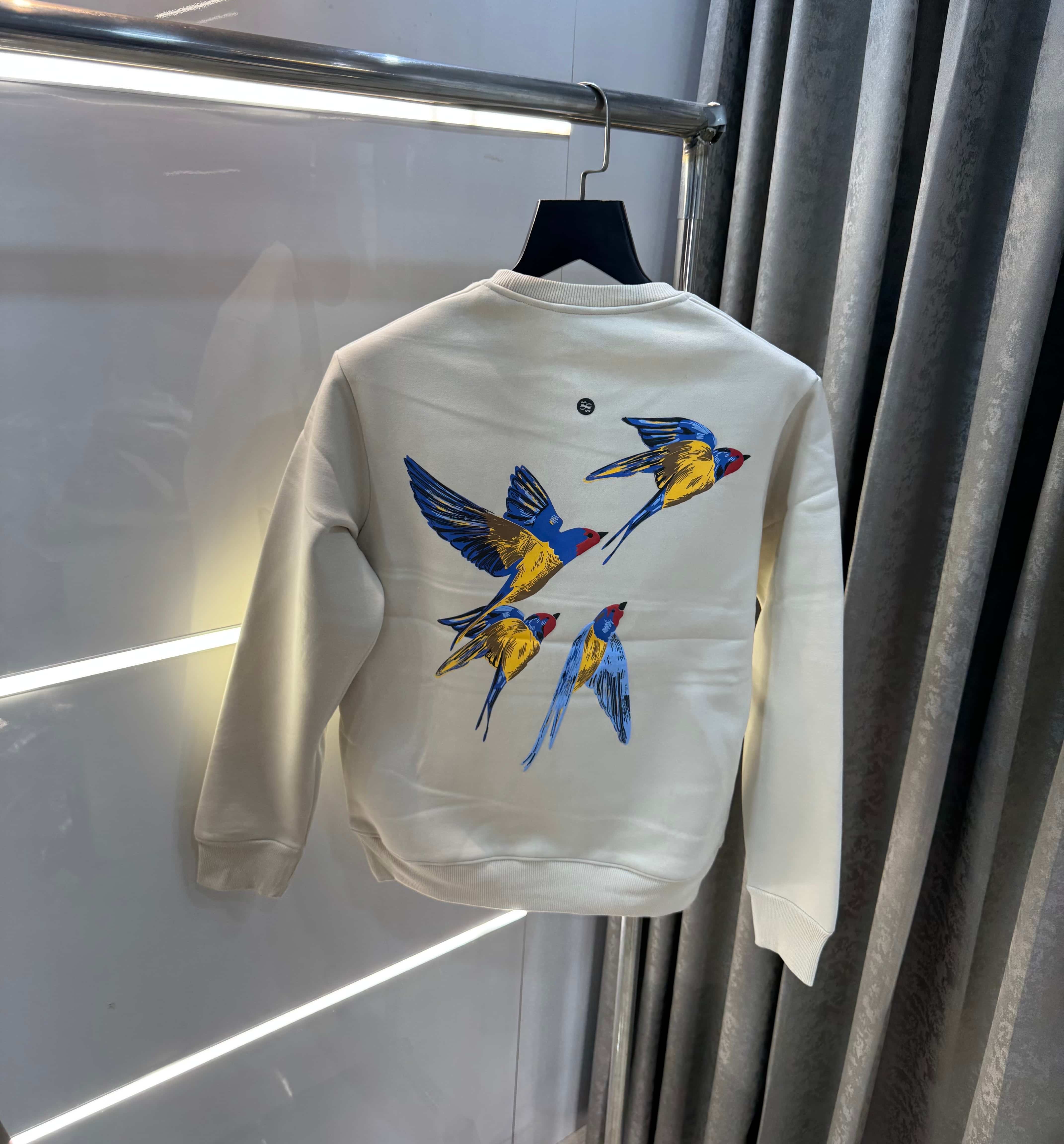 Bluorng Cream EmbO-sSed Logo Premium Sweatshirt