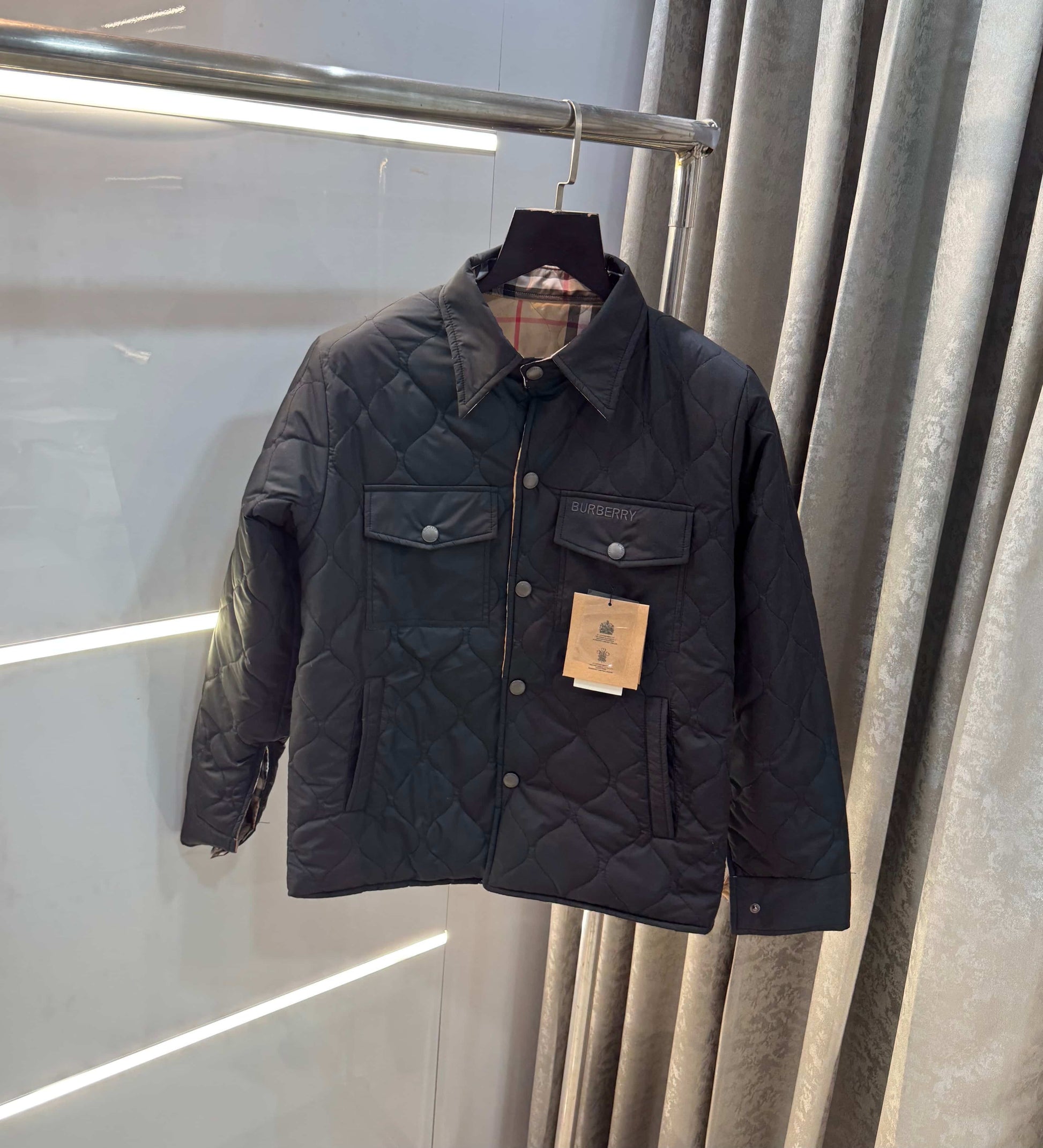 Burberr y Black Reversible Imported Puffer Jacket 2 in1