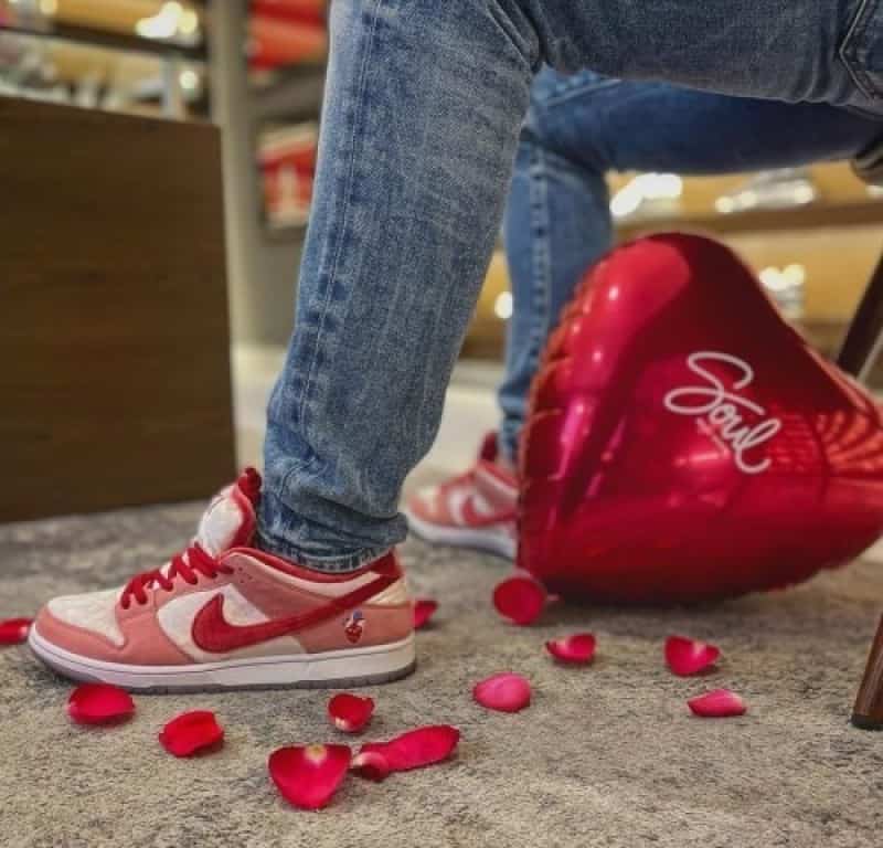 Nike SB Dunk Low STRANGELOVE (SEMI)