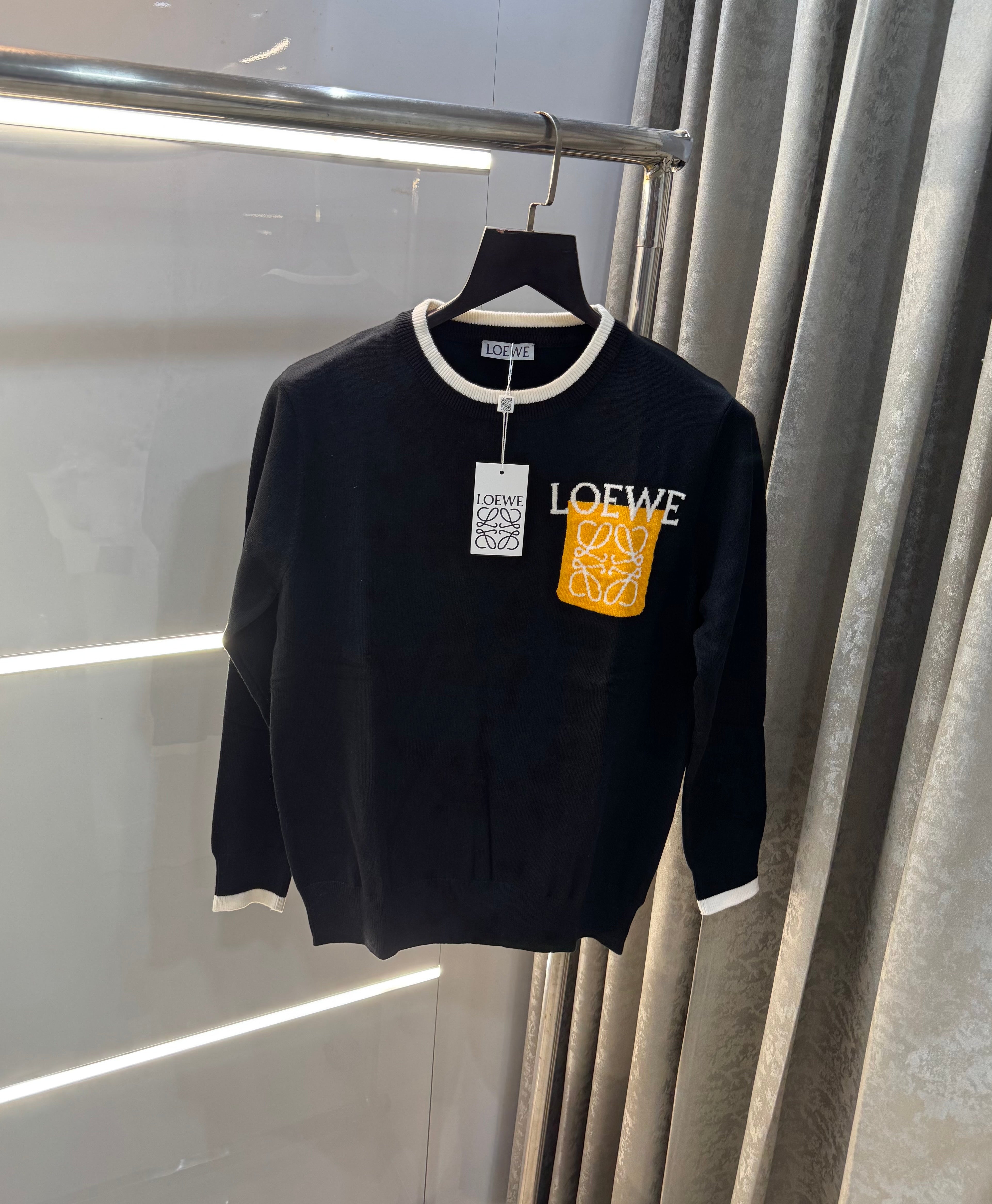 Loew e Black Imported Knitted Pull Over
