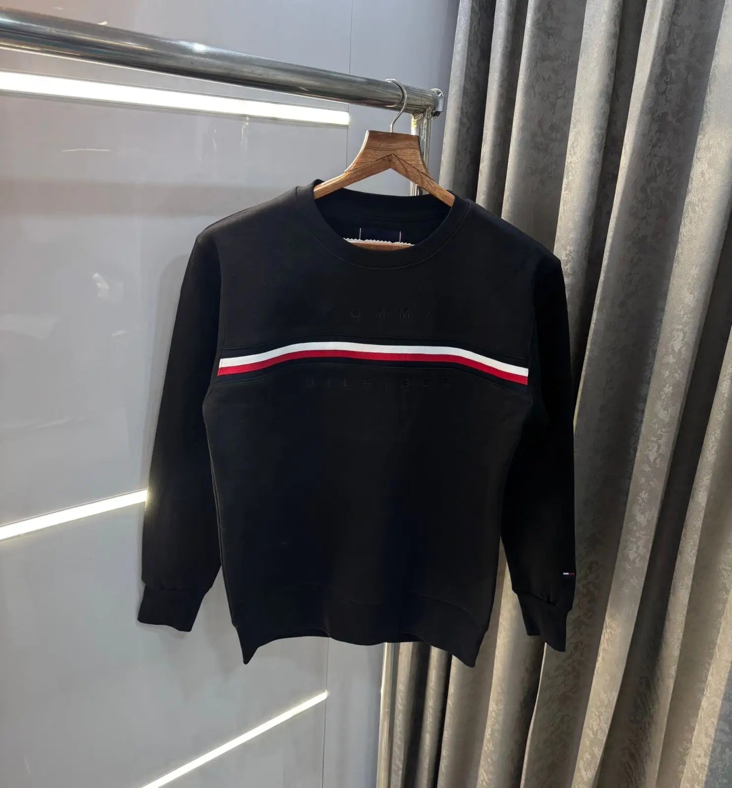 Tomm y Hilfiger Black Premium Sweatshirt