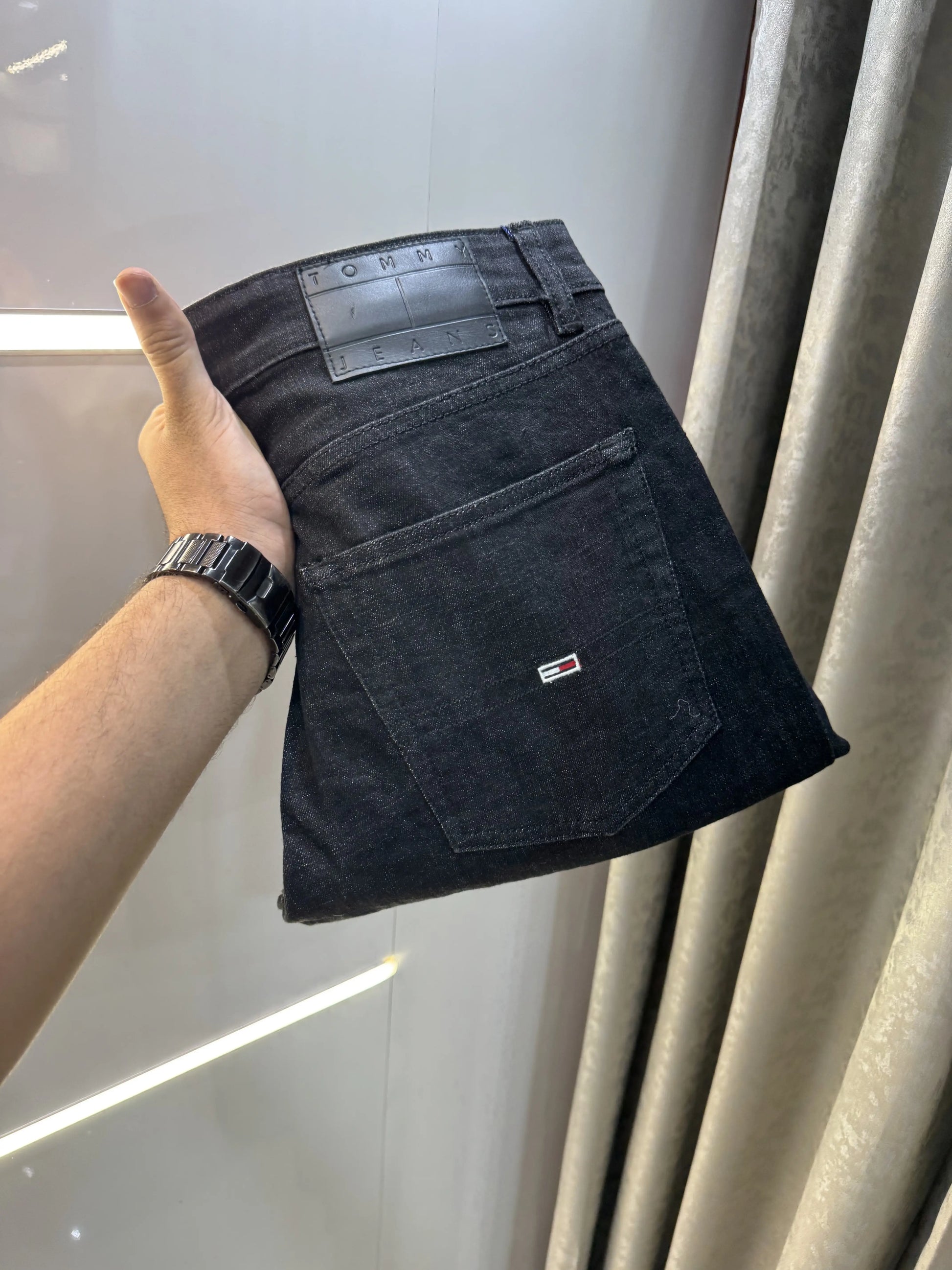 Tommy Hilfiger Carbon Black Classic Premium Denim