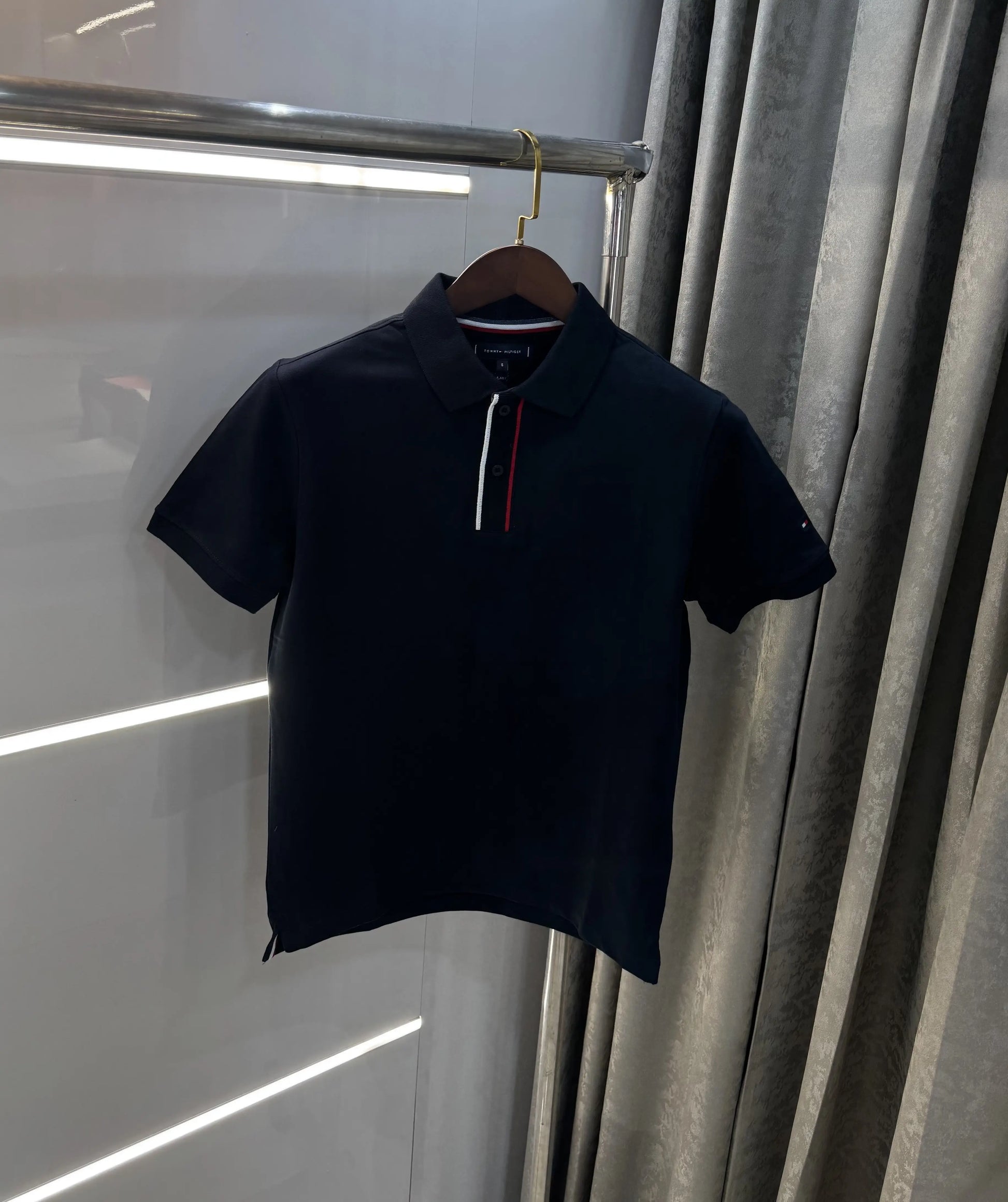 Tomm y Hilfige r Navy Blue Premium Polo T-shirt
