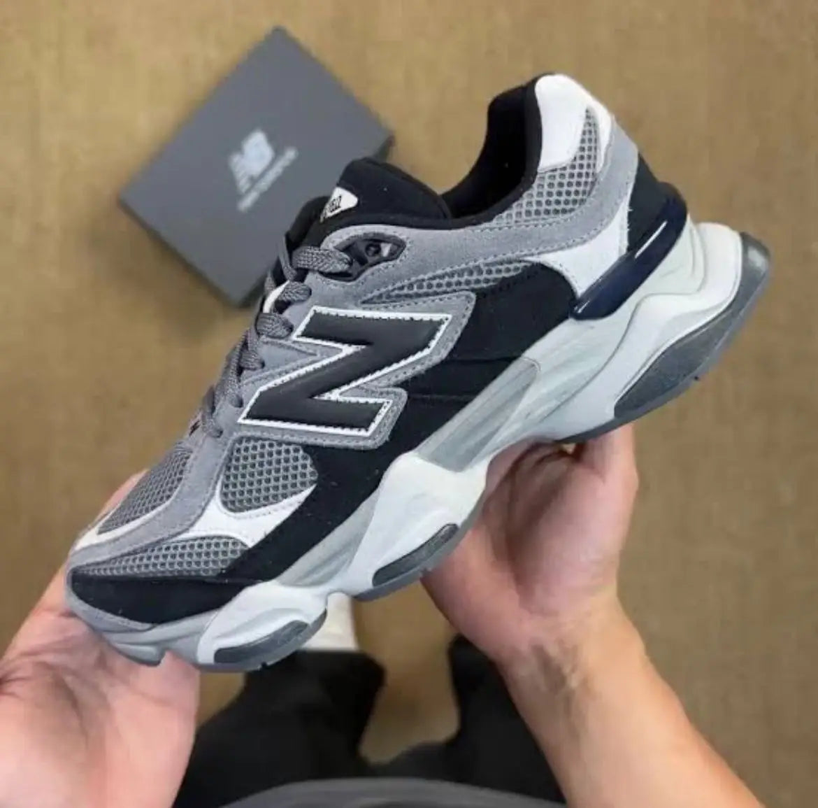 New Balance 9060 GREY BLACK CASTLEROCK