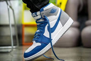 Nik e Air Jordan Retro 1 High True