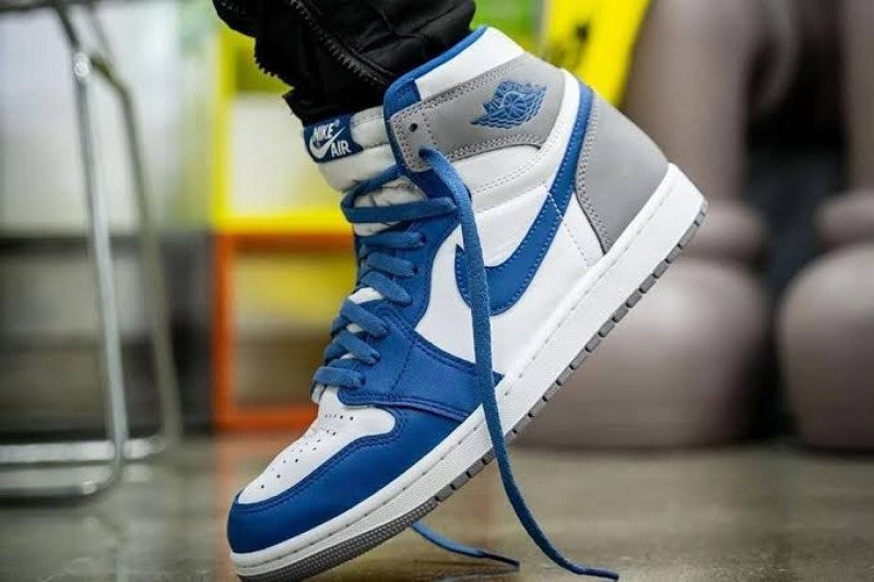 Nik e Air Jordan Retro 1 High True