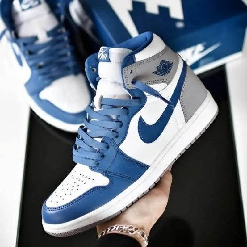 Nik e Air Jordan Retro 1 High True