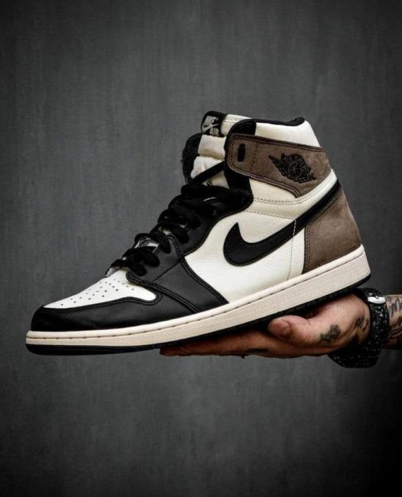 Nik ee Air Jordan Retro 1 High OG D
