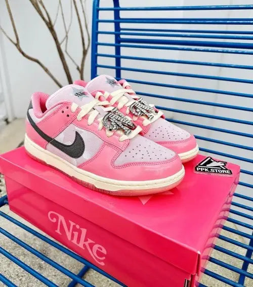 Nik_e Dunk Low LX Barbie women