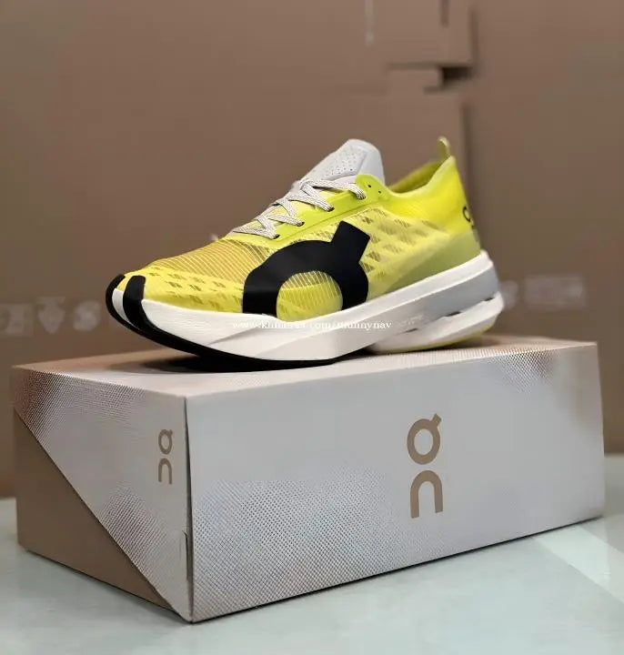 On Running Cloud boom Strike Limelight Wolf