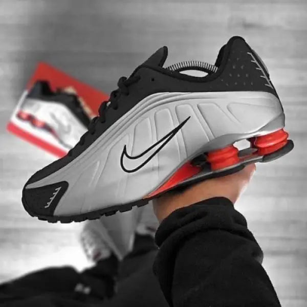 Nik_e Shox R4 Black Metallic Silver