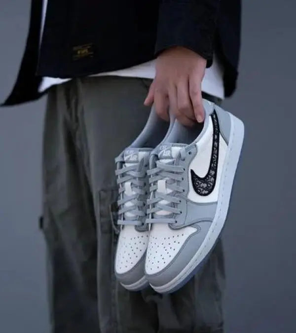 Nik_e Jordan 1 Low Dioorr with keychain Semi UA