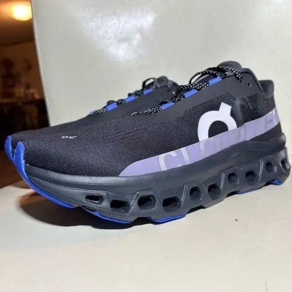 On Cloud Monster Running Magnet Shark