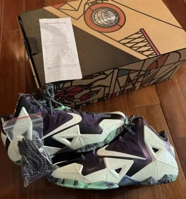 Nik_e Lebron 11 Gator king Glow in Dark