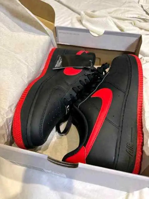 nike Airforce 1 university Red black