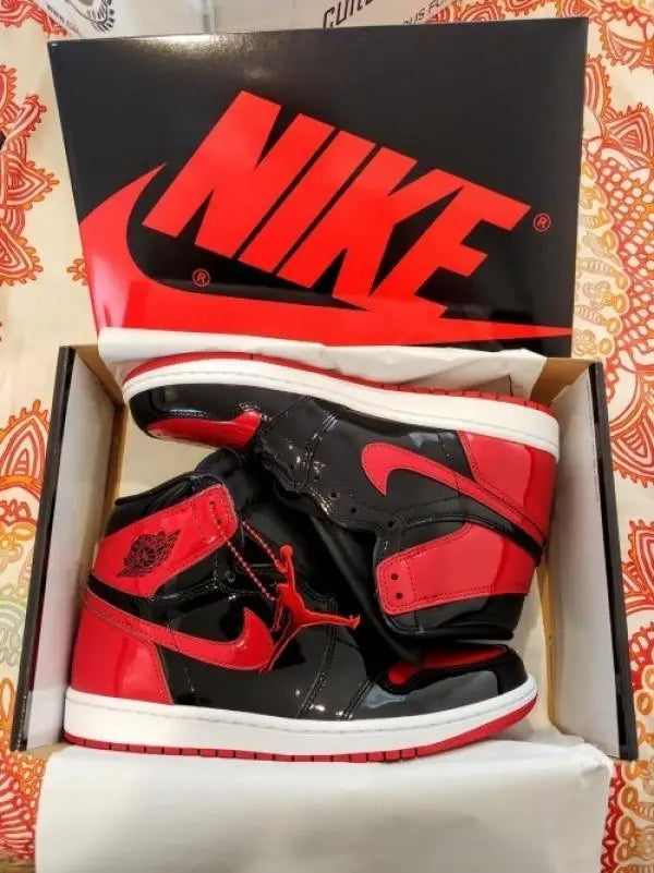 Nik_e Jordan Retro 1 Bred Patant Surplus Semi UA