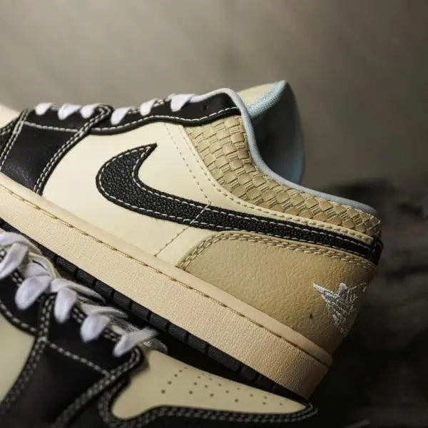 Air Jordan 1 Low SE Coconut Milk Black Muslin