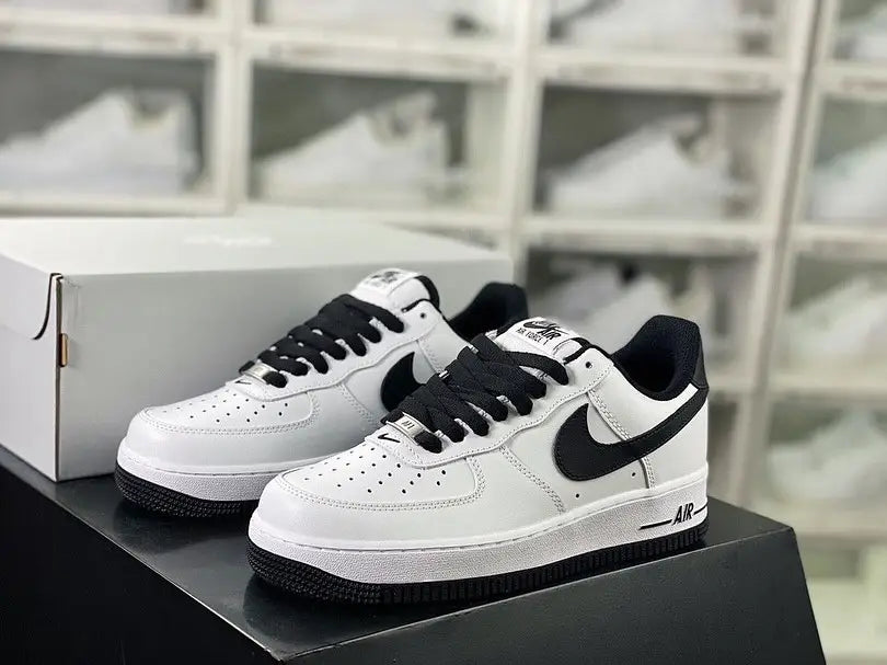 Nike Airforce 1 06 Grade School White Black