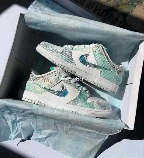 Nike Sb Dunk Year Of The Dragon Steam Puppet WITH ORIGINAL BOX