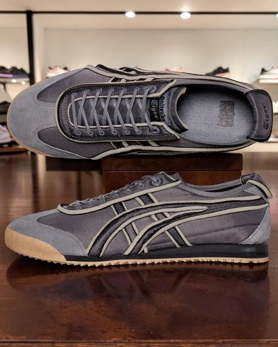 Onitsuka Tiger Mexico 66 SD METROPOLIS 7A Premium Mens Sneakers D-2102