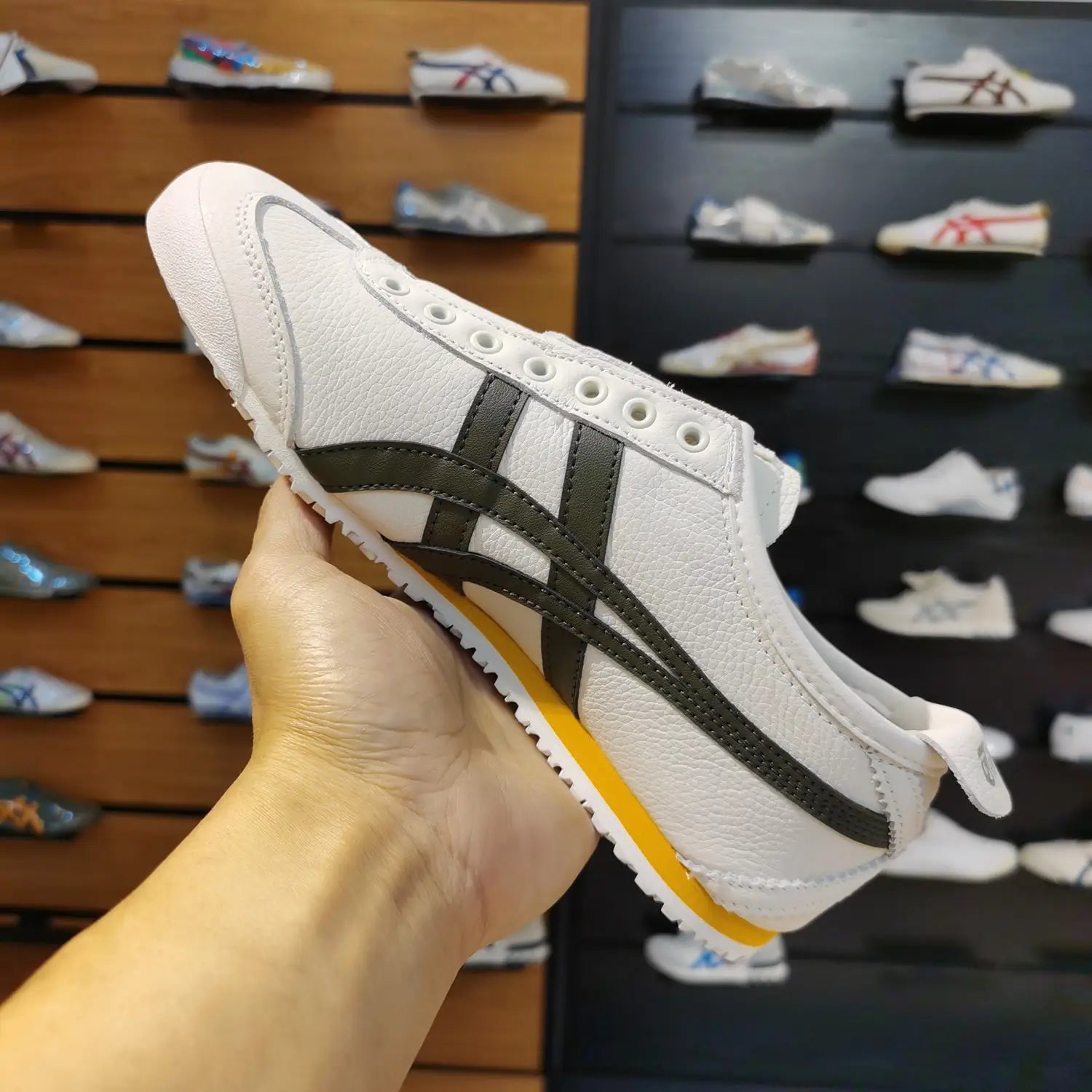 Onitsukaa Tigerr Mexico 66 Slip On Leather Cream Olive Yellow Sneakers Mens D-2103