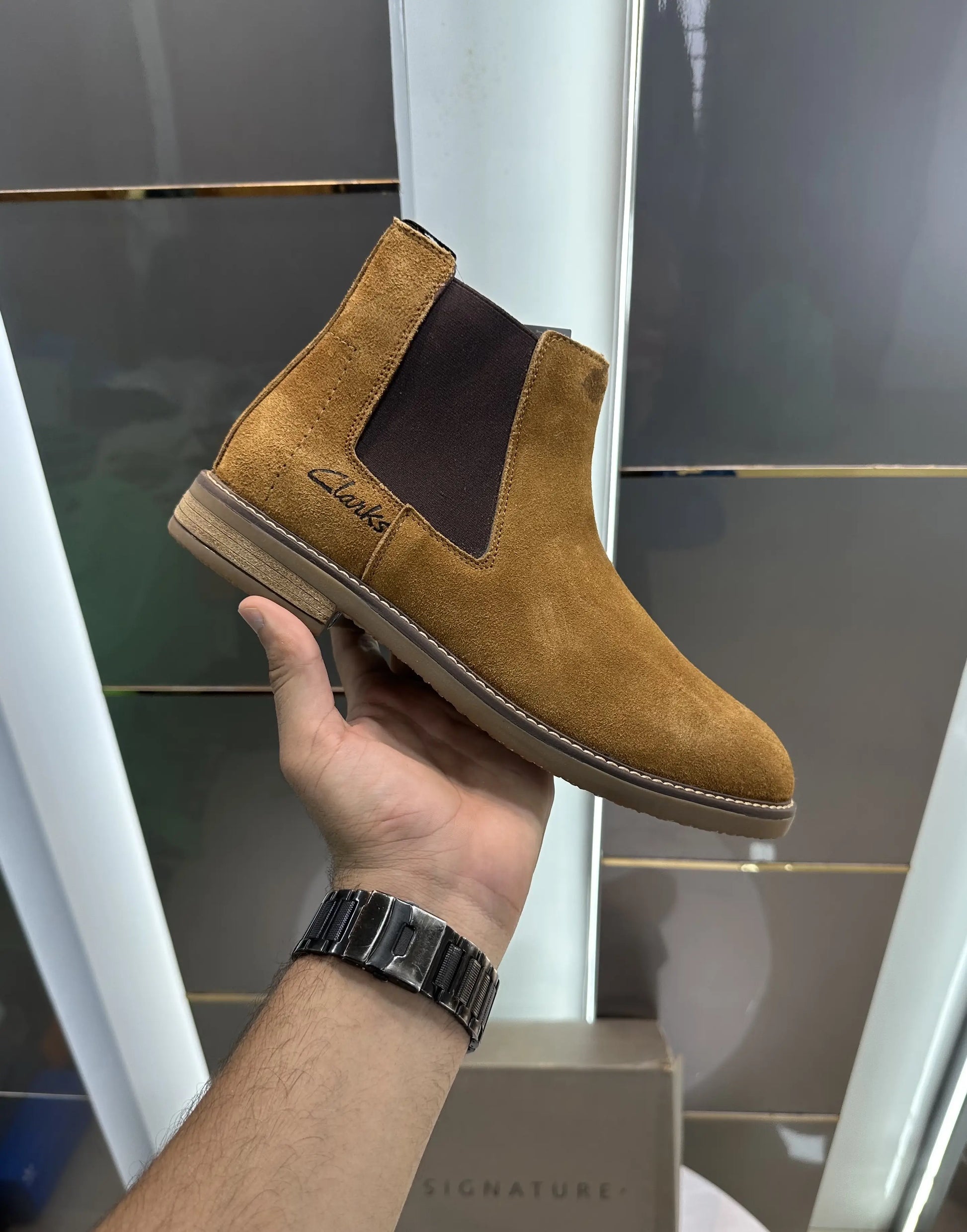 Clarks_Signature Tan Suede Leather Chelsea Boots