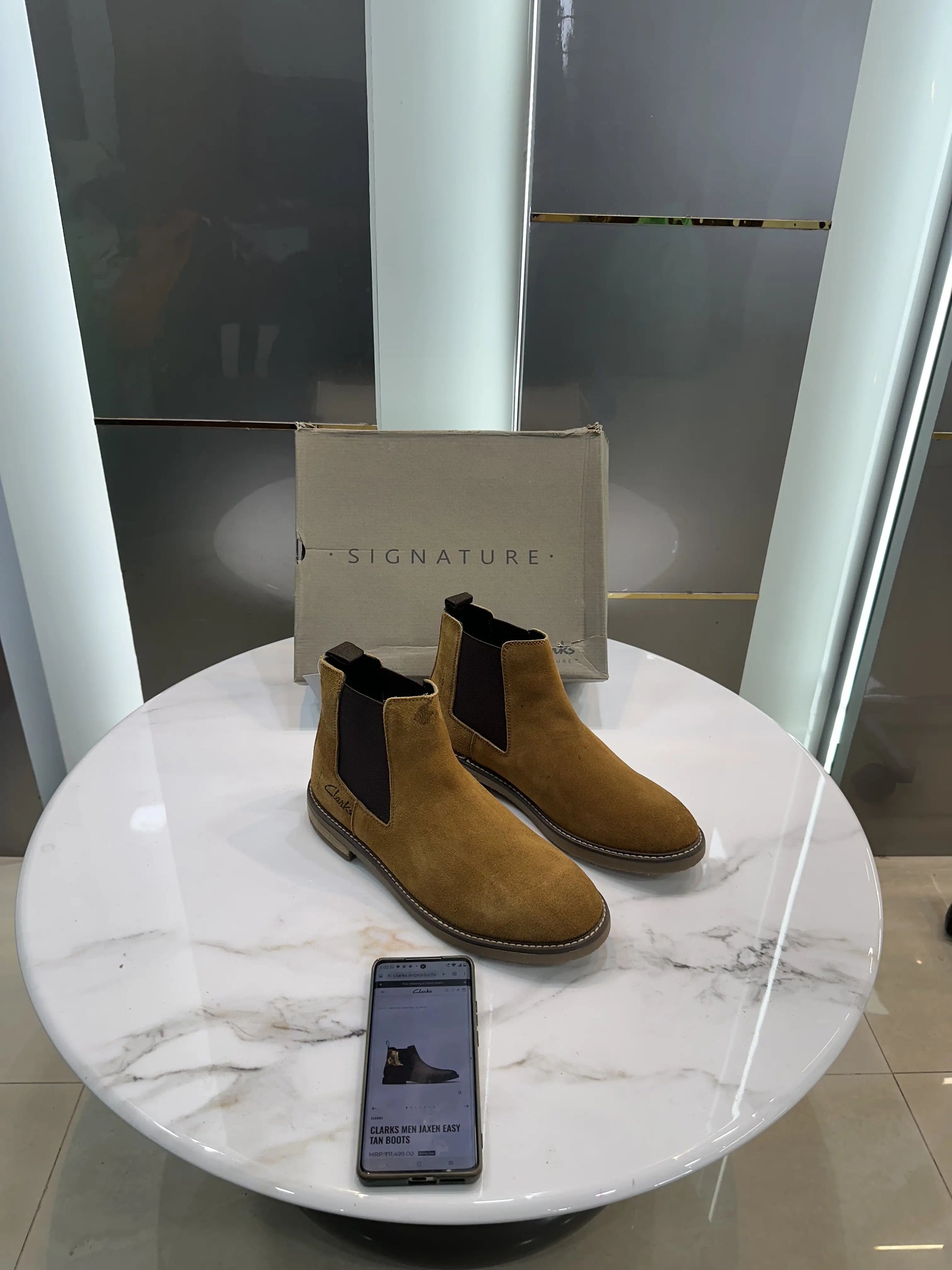 Clarks_Signature Tan Suede Leather Chelsea Boots