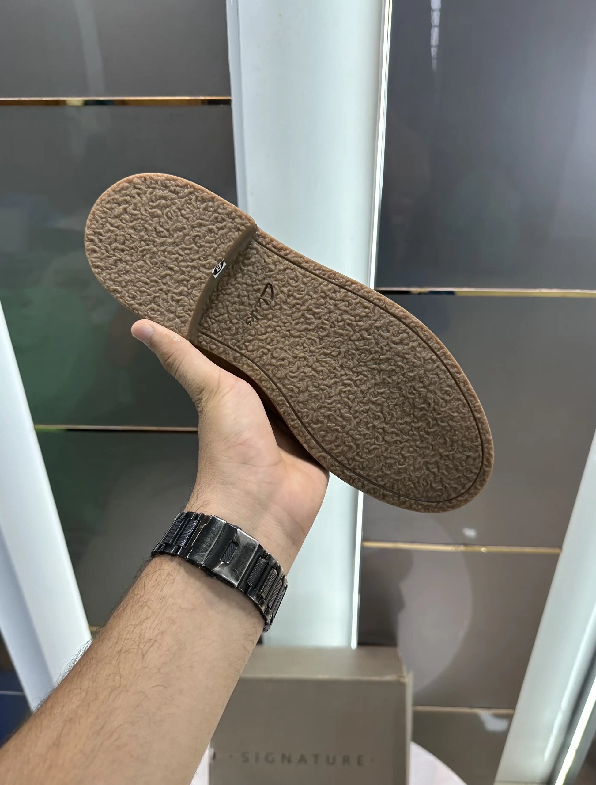 Clarks_Signature Tan Suede Leather Chelsea Boots