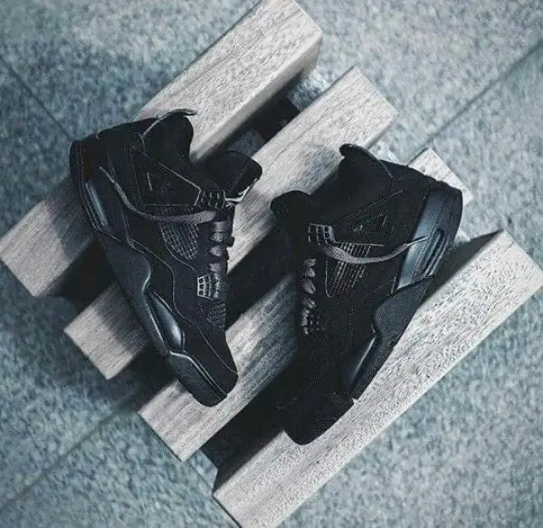AIR JORDAN 4 BLACK CAT SEMI UA