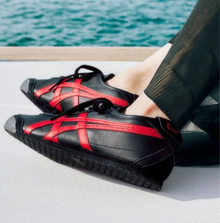 Onitsukaa tiger Mexico 66 Black Classic Red (240