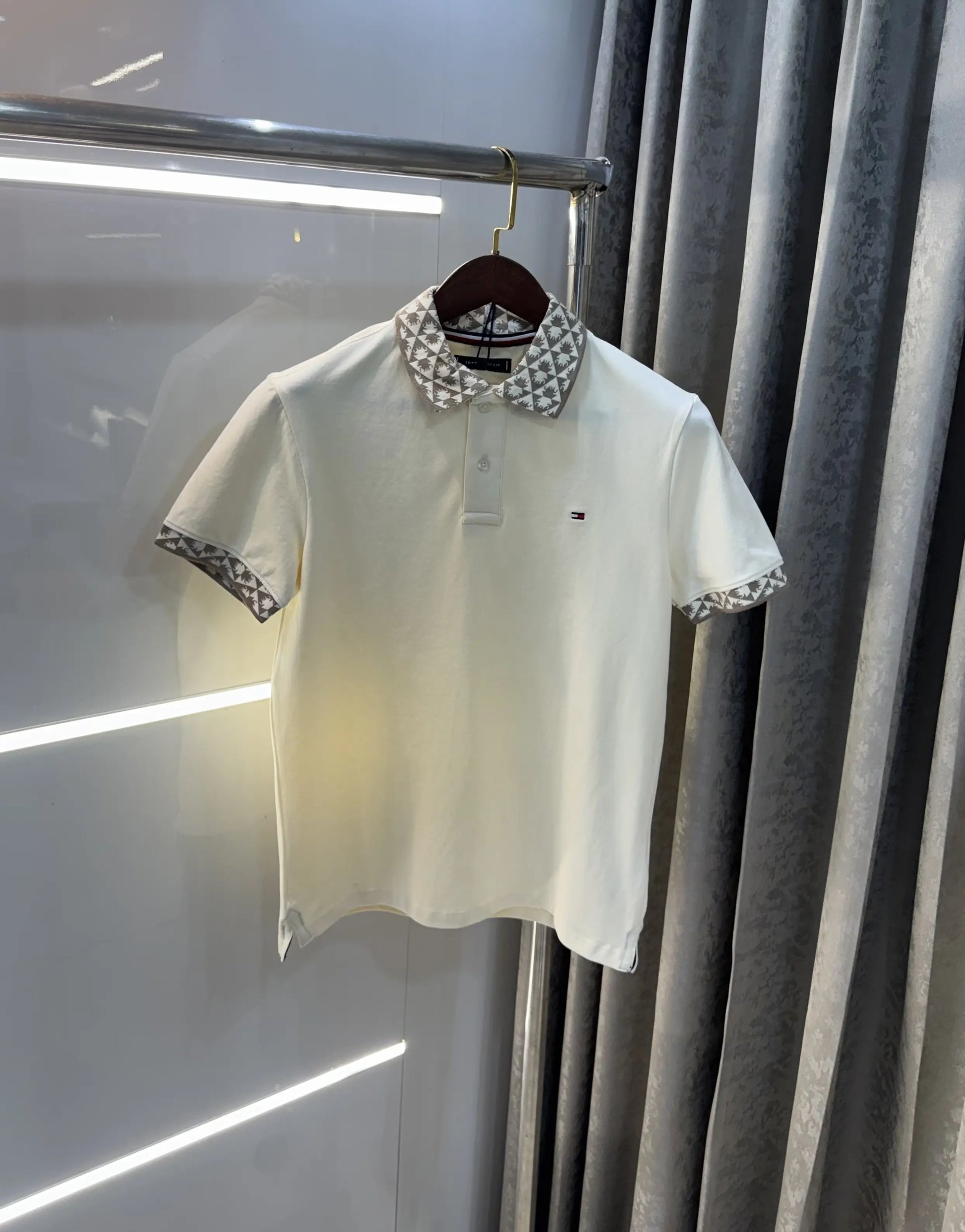 Tomm y Hilfiger Cream Premium Polo T-shirt