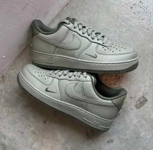 Nikee Airforce 1 low light army