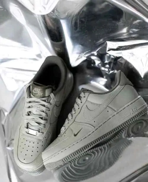 Nikee Airforce 1 low light army