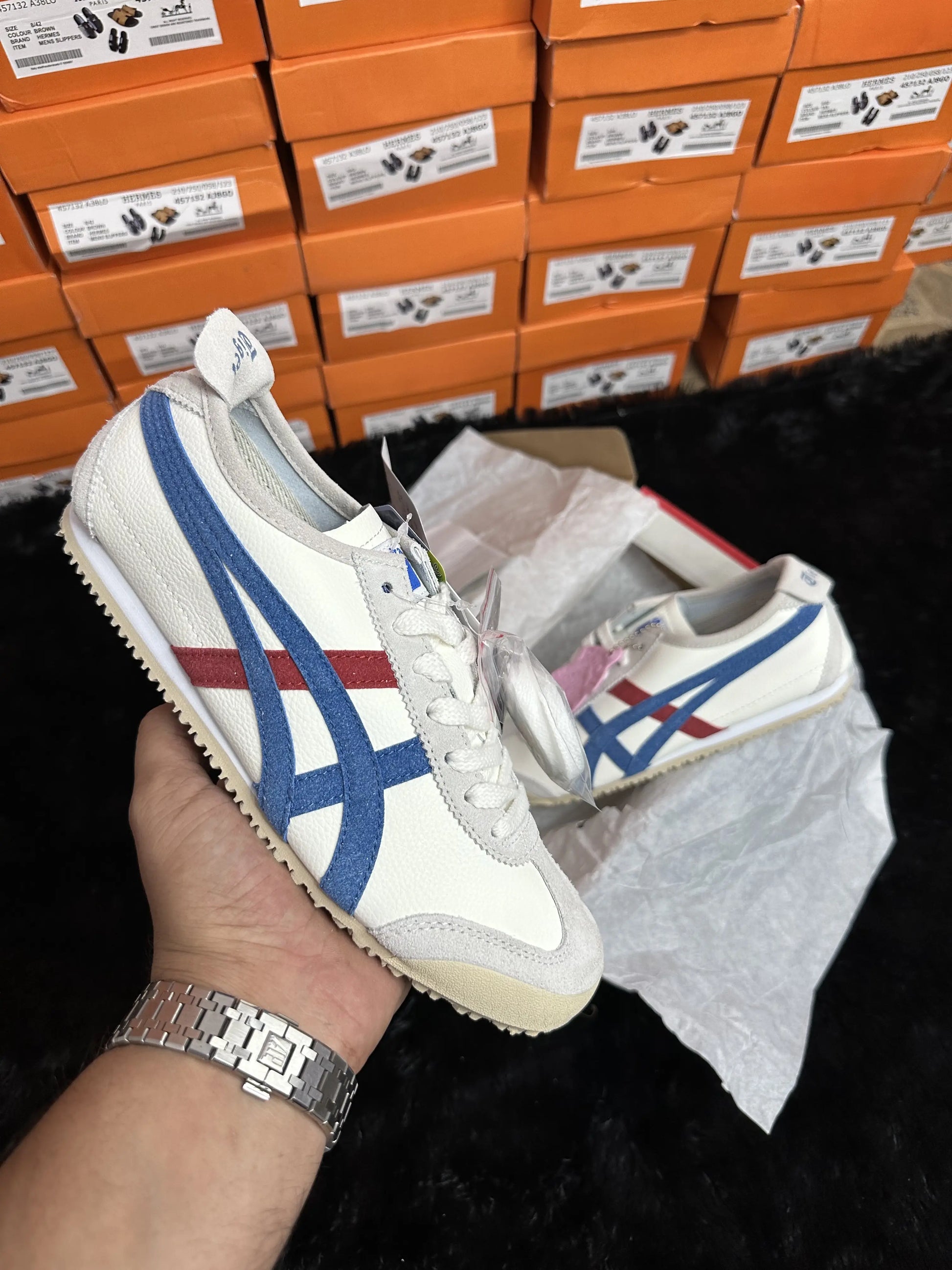 ONITSUKA TIGER MEXICO 66 VINTAGE (WITH PATOU KEYCHAIN AND 3 EXTRA LACES