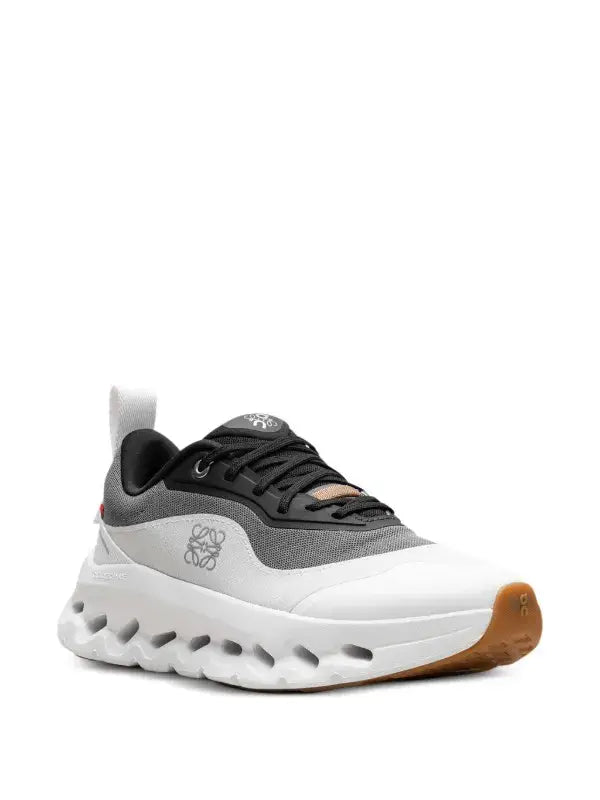 ON RUNNING CLOUDTILT WHITE/BLACK