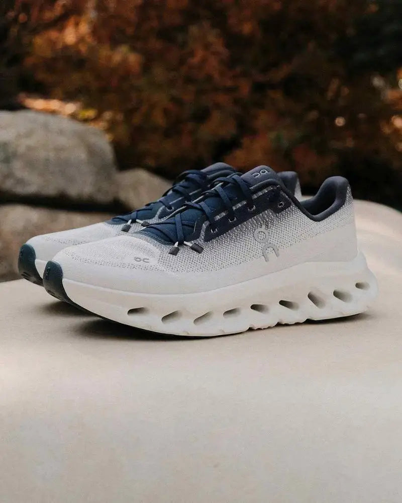 ON Cloud Running Tilt all day trainers in navy