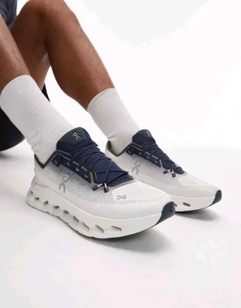 ON Cloud Running Tilt all day trainers in navy