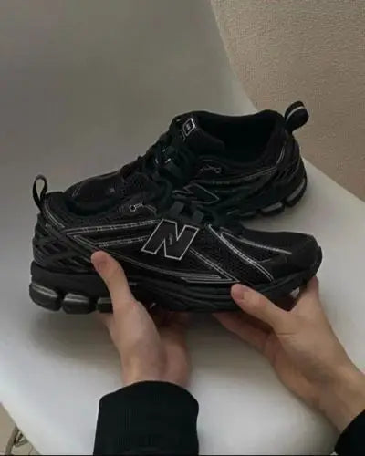 New Balanc e 1906R Black Grey 