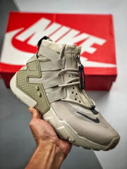 Nik e Air Huarache Gripp Desert Sand