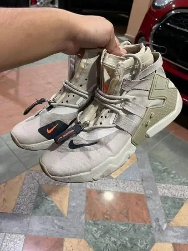 Nik e Air Huarache Gripp Desert Sand