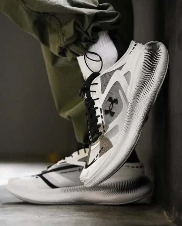 Unde r Armou r Echo Slipspeed white black
