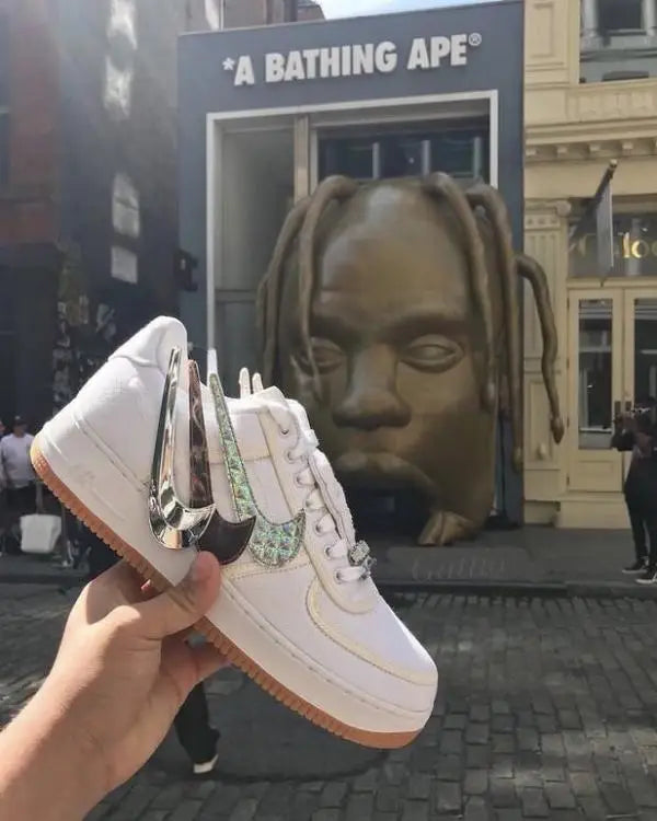 Nik e Air Force 1 Low X Travis Scott Sail With Accessories