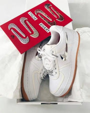 Nik e Air Force 1 Low X Travis Scott Sail With Accessories