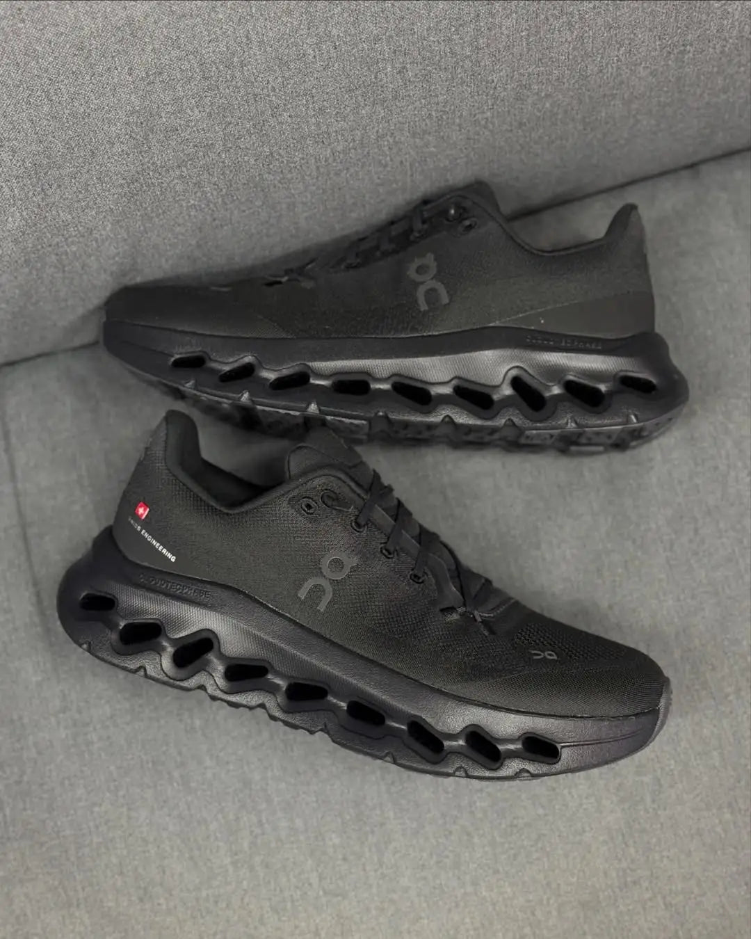ON Cloud Running tilt Black Eclipse
