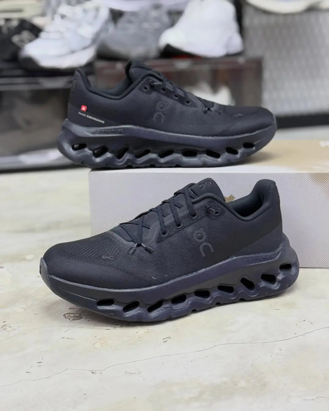 ON Cloud Running tilt Black Eclipse