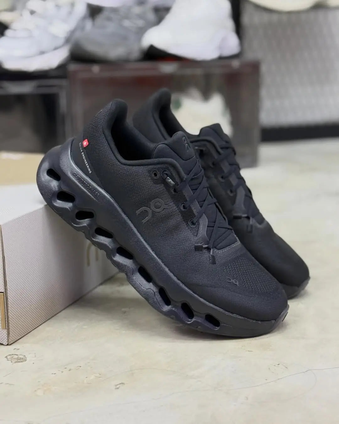 ON Cloud Running tilt Black Eclipse