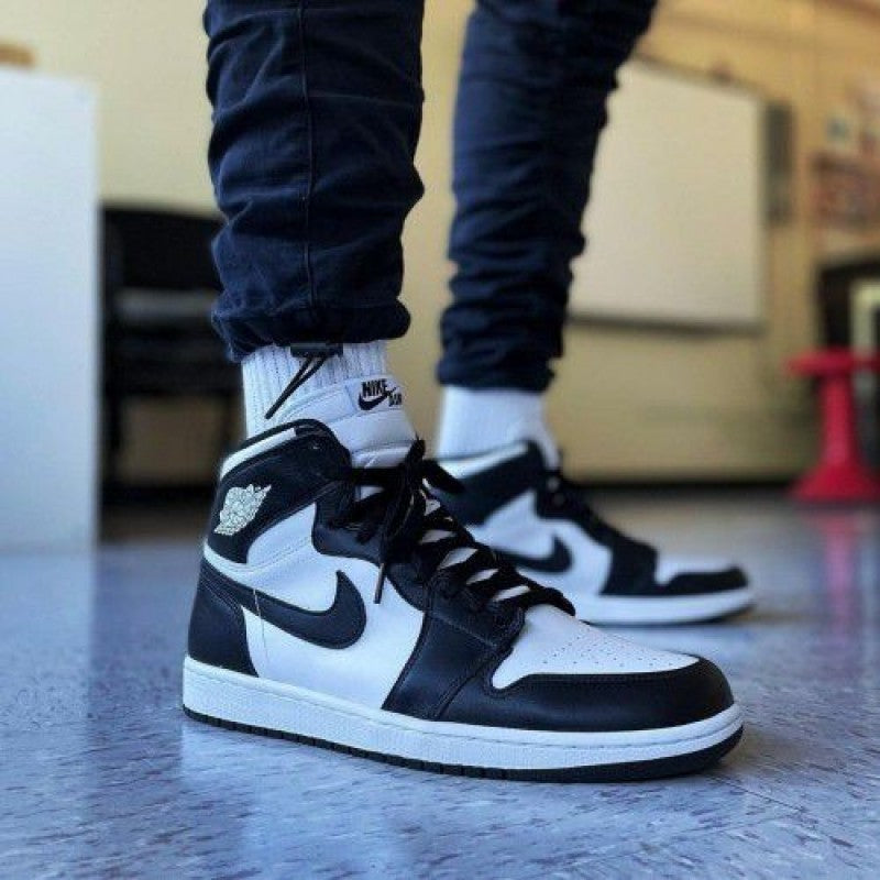 AIR JORDAN RETRO 1 HIGH PANDA SEMI UA