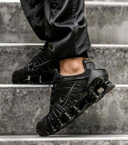 NIKEE AIRMAX SHOX TRIPLE BLACK