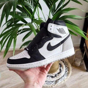 AIR JORDAN RETRO 1 STAGE HAZE SEMI UA WITH OG OPEN BOX AND EXTRA LACES